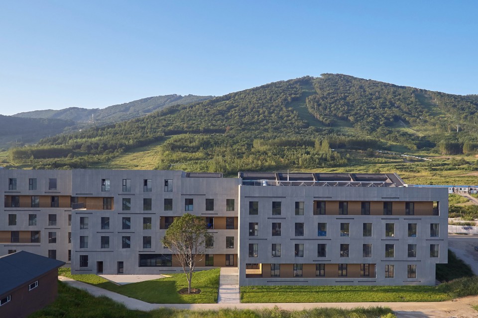 1-Mountain view from the north side_New Youth Commune_Wang Shuo