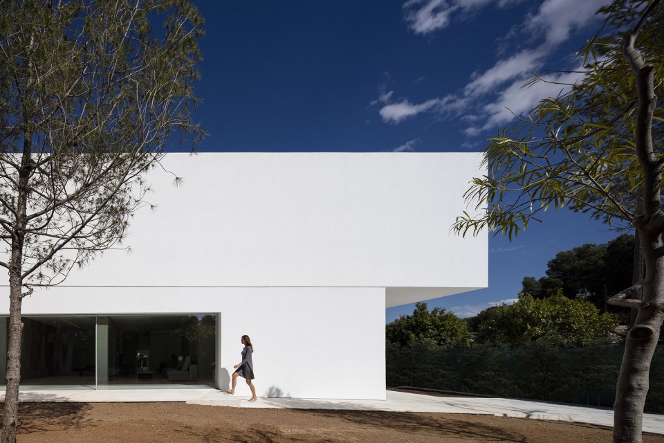 13-House Between the Pine Forest, Paterna by Fran Silvestre Arquitectos