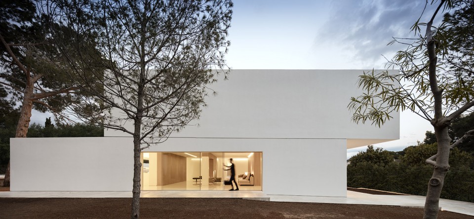 14-House Between the Pine Forest, Paterna by Fran Silvestre Arquitectos