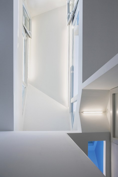14-Mrs. Fan’s Plugin House by PAO