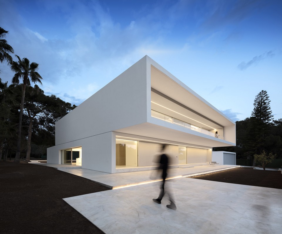 16-House Between the Pine Forest, Paterna by Fran Silvestre Arquitectos