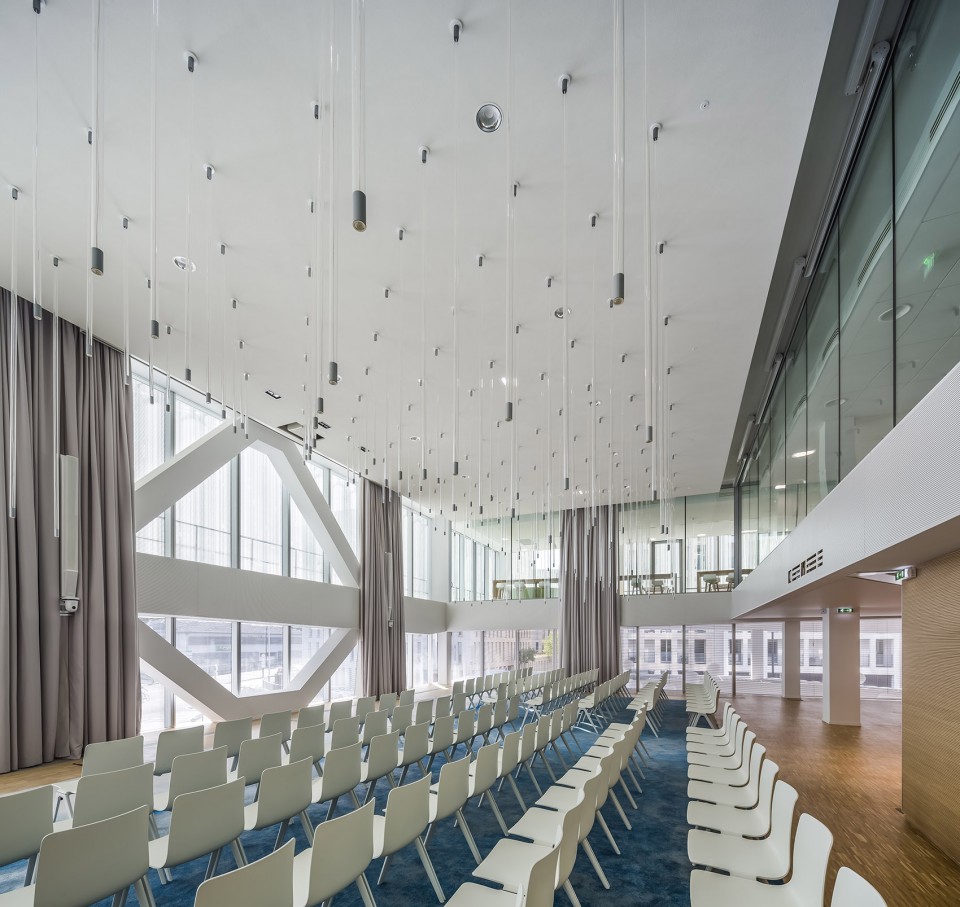 17-Headquarters for the French Bank in Nantes by AIA Associes