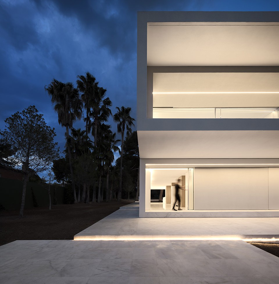 17-House Between the Pine Forest, Paterna by Fran Silvestre Arquitectos