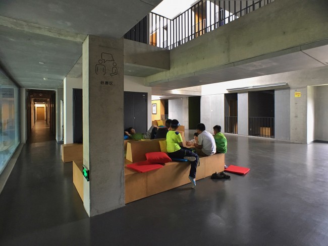 18-Daily activities in the atrium _New Youth Commune_Wang Shuo