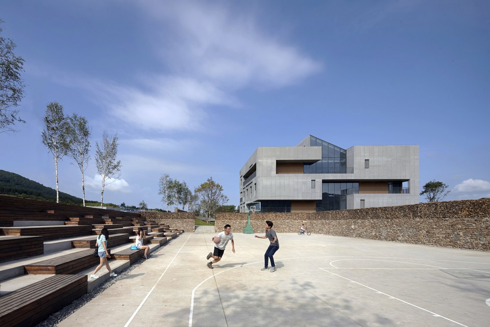 2-View from basketball court to east facade_New Youth Commune_Wang Shuo