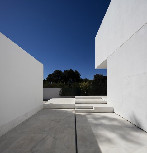 24-House Between the Pine Forest, Paterna by Fran Silvestre Arquitectos