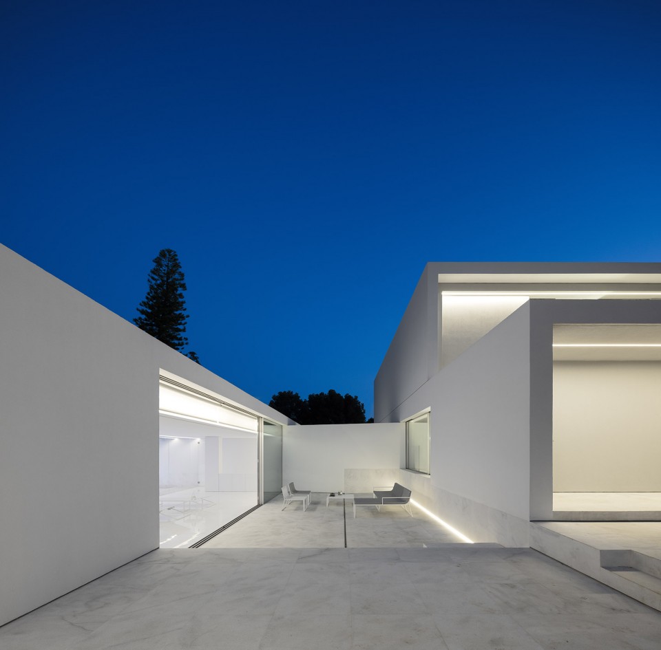 27-House Between the Pine Forest, Paterna by Fran Silvestre Arquitectos