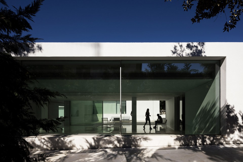 32-House Between the Pine Forest, Paterna by Fran Silvestre Arquitectos