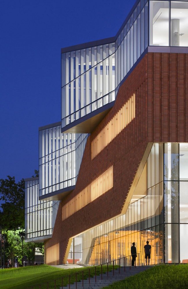 AV Approach from the city of Kent along the north elevation Design Loft