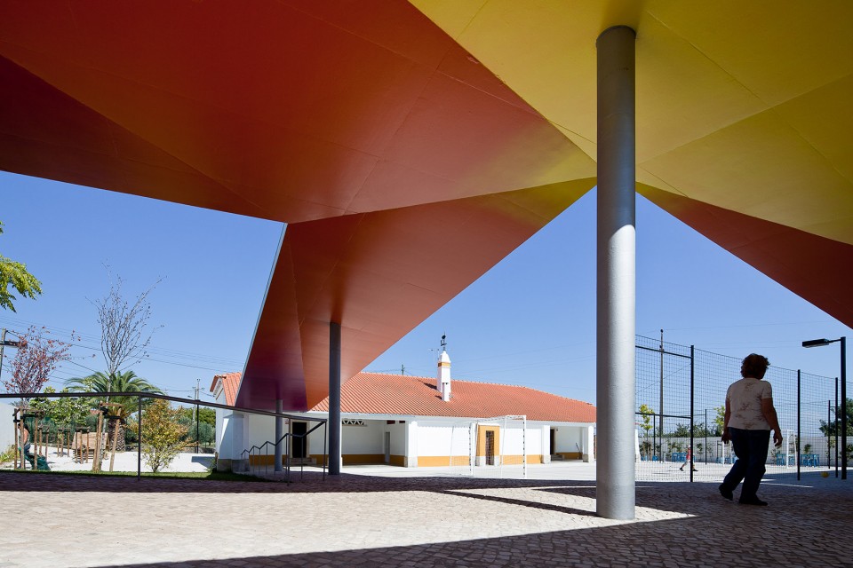 4-School Canopy in Santarem by extrastudio