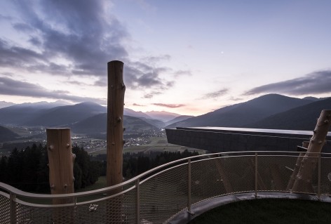 40-Hubertus oscillating between heaven and earth by noa*