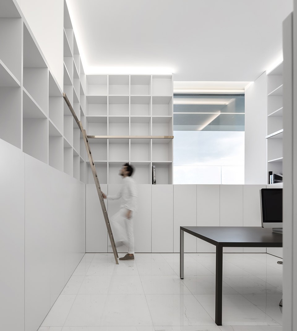 42-House Between the Pine Forest, Paterna by Fran Silvestre Arquitectos