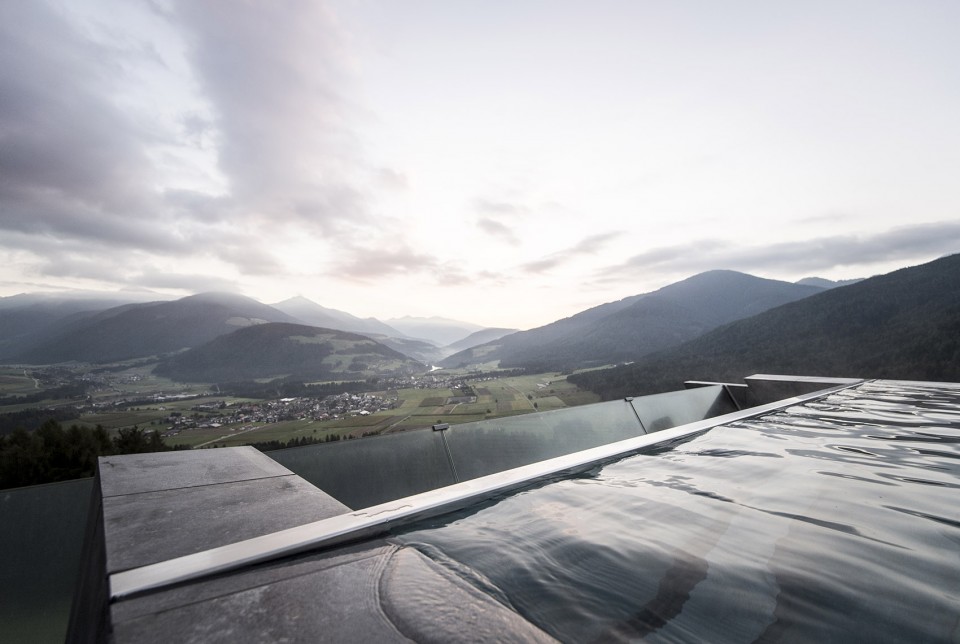 52-Hubertus oscillating between heaven and earth by noa*