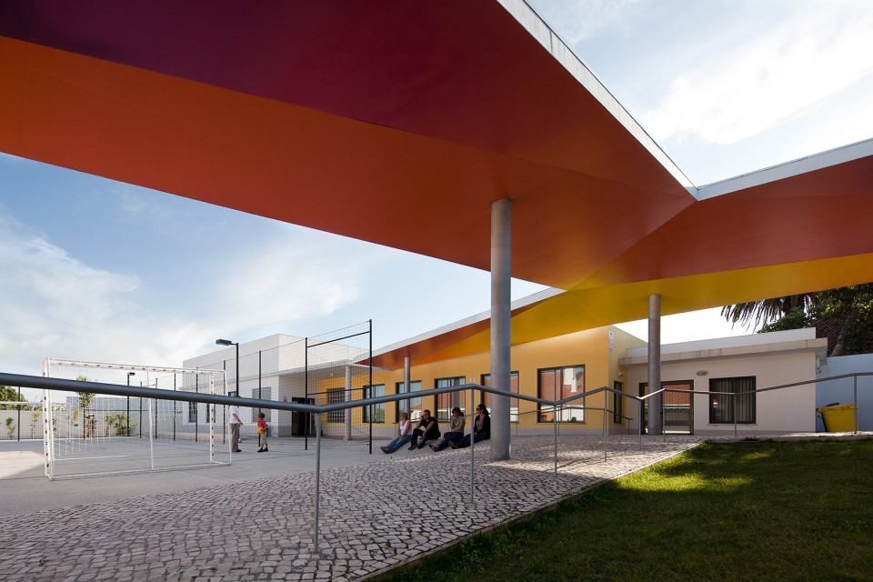 7-School Canopy in Santarem by extrastudio