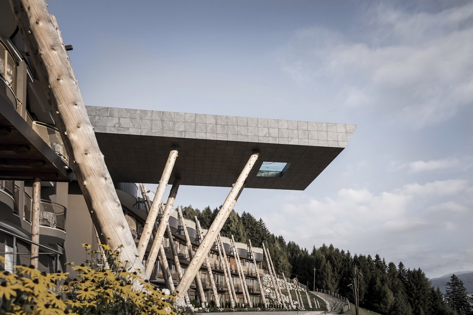 8-Hubertus oscillating between heaven and earth by noa*