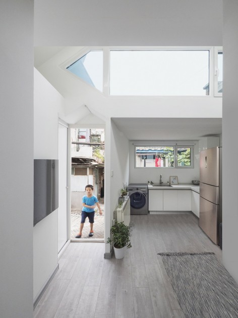 8-Mrs. Fan’s Plugin House by PAO