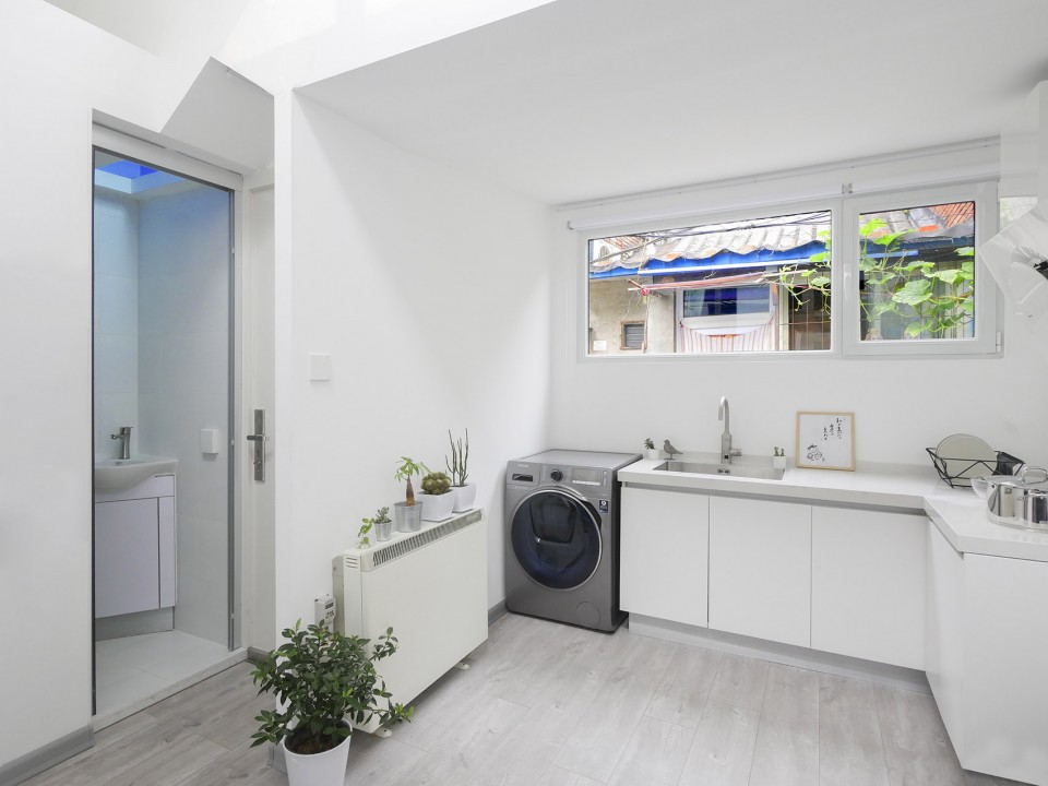 9-Mrs. Fan’s Plugin House by PAO