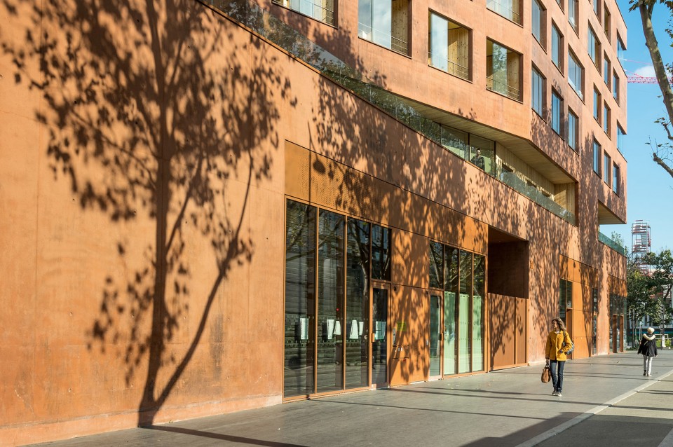 A ship dockside - medical and social residence and day hospital by Atelier d’architecture Brenac + Gonzalez et associés-11