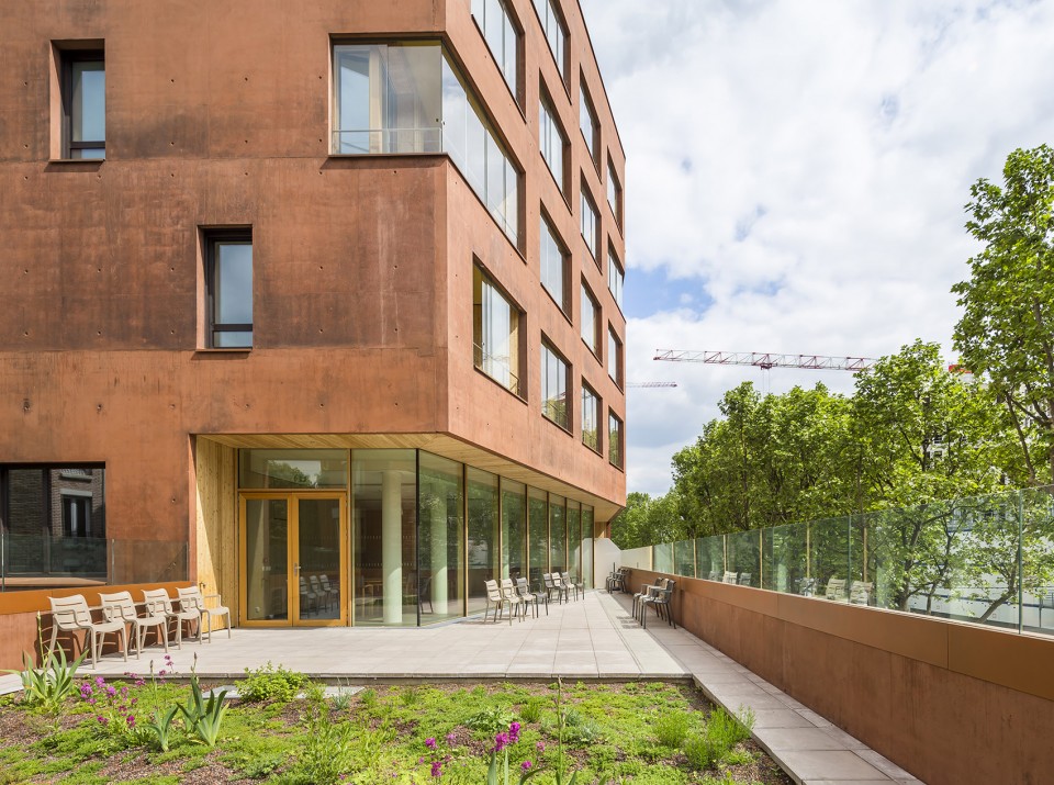 A ship dockside - medical and social residence and day hospital by Atelier d’architecture Brenac + Gonzalez et associés-17