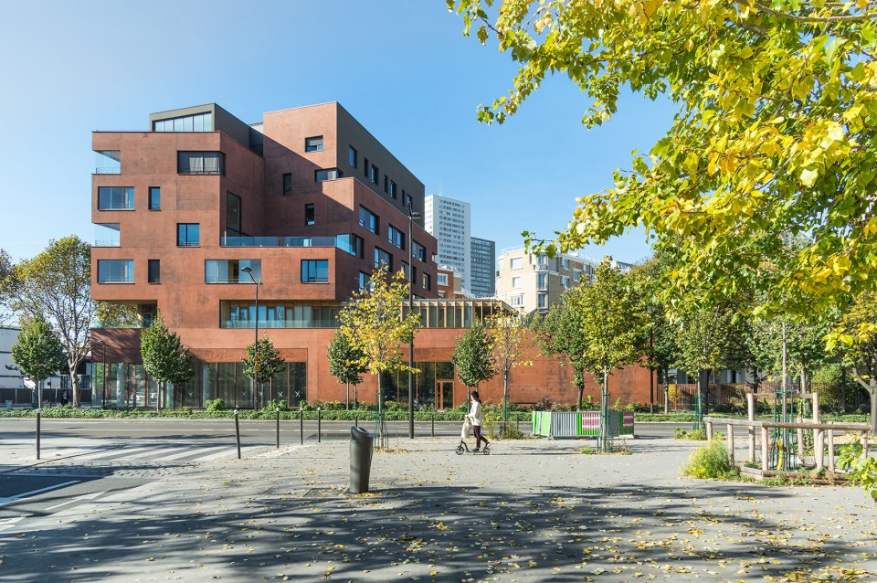 A ship dockside - medical and social residence and day hospital by Atelier d’architecture Brenac + Gonzalez et associés-2