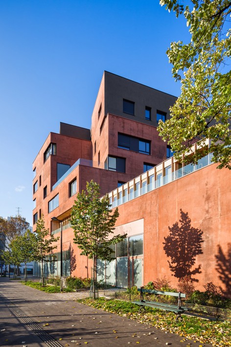 A ship dockside - medical and social residence and day hospital by Atelier d’architecture Brenac + Gonzalez et associés-8