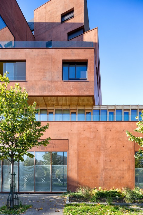 A ship dockside - medical and social residence and day hospital by Atelier d’architecture Brenac + Gonzalez et associés-9
