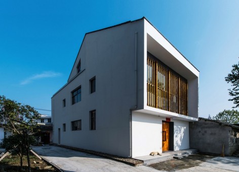 001-Jie-House-in-Gangxia-China-by-Atelier-KAI-Architects-960x690