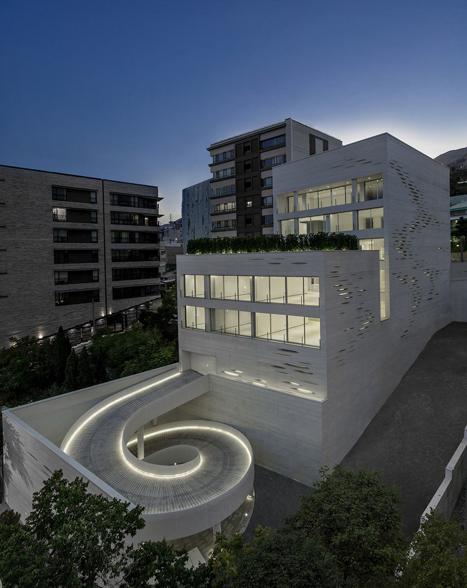001-Rowzan residence by RYRA Studio
