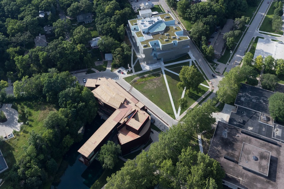 Visual Arts Building University of Iowa by Steven Holl Architects