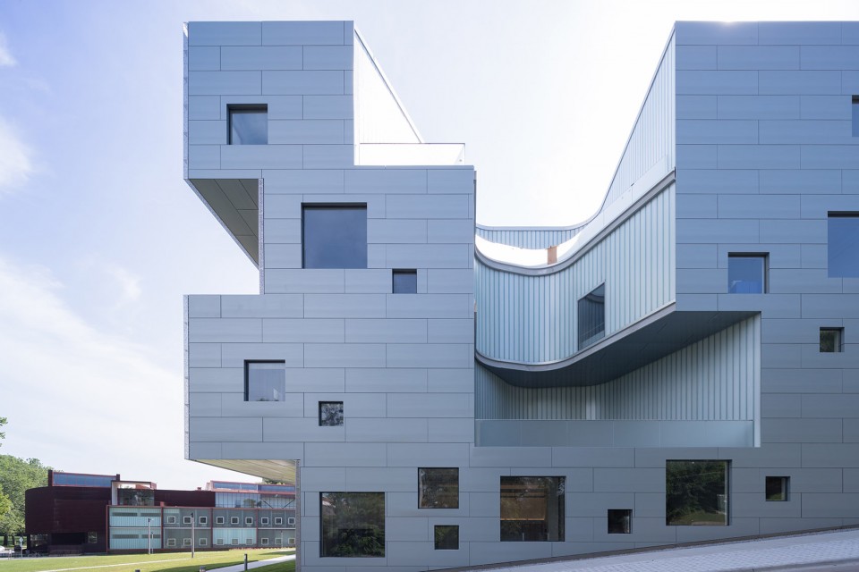 Visual Arts Building University of Iowa by Steven Holl Architects