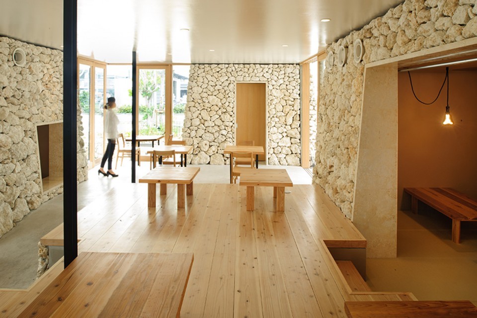 003-Itoman-Gyomin-Shokudo-by-Yamazaki-Kentaro-Design-Workshop-960x639
