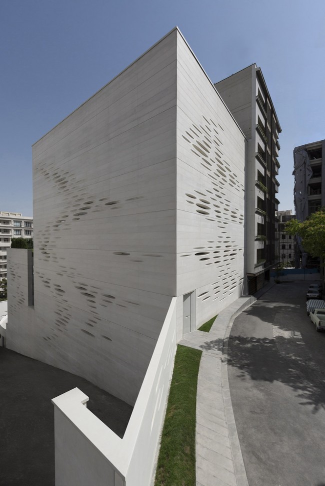 003-Rowzan residence by RYRA Studio