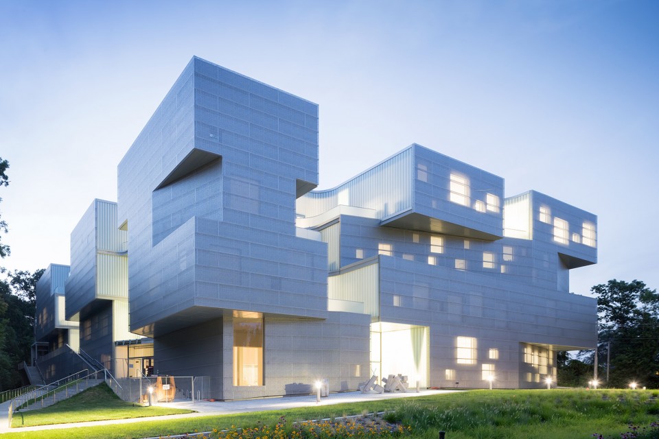 Visual Arts Building University of Iowa by Steven Holl Architects