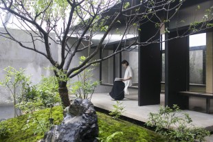 005-Tea-House-in-Li-Garden-Shanghai-by-Atelier-Deshaus-960x640