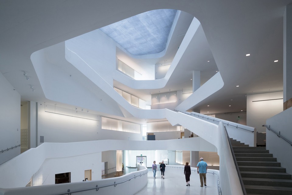 005-Visual Arts Building, University of Iowa by Steven Holl Architects