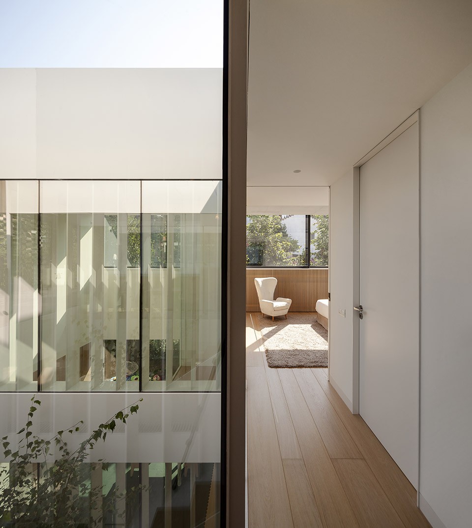 011-TR House in Barcelona by PMMT ARCHITECTS