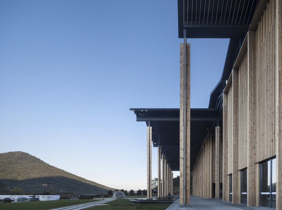 06 从入口柱廊看东面 摄影:姚力- Shitang Village Internet Conference Center, Jiangning, China by AZL Architects
