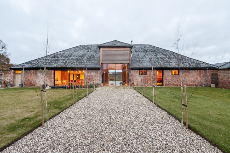 1-Church Hill Barn, Suffolk by David Nossiter Architects