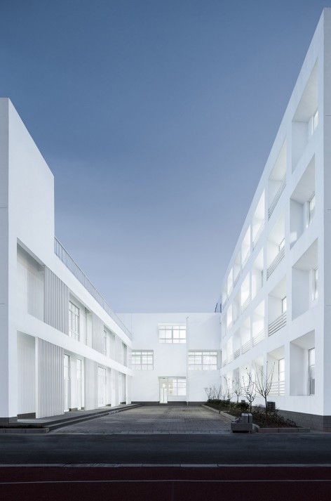 10岱山小学内庭院 副本