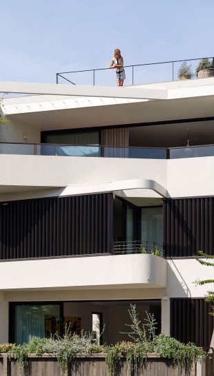 2-Duplex-in-The-City-Sydney-by-Luigi-Rosselli-Architect-310x546