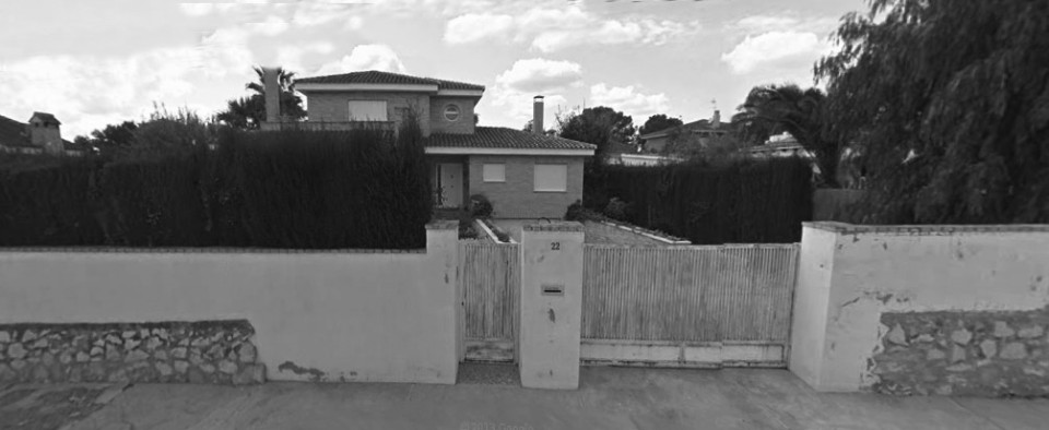 2-Santiago Apostol 22 Street Door Renovation by Genoveva Carrion Ruiz