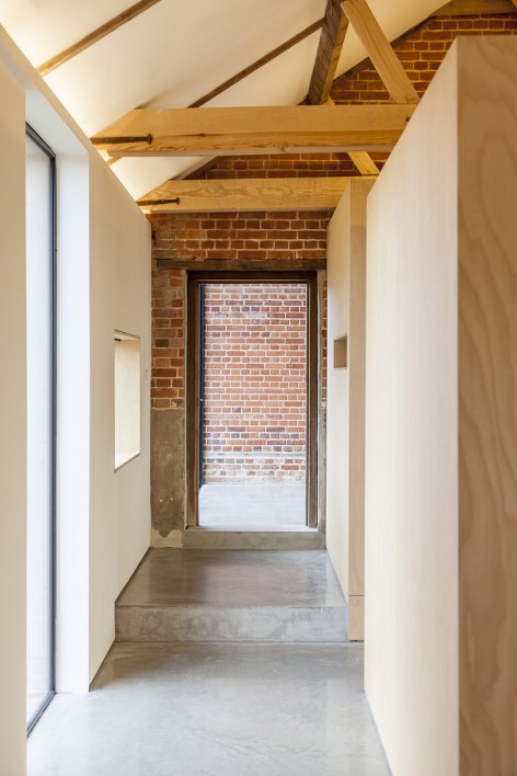 31-Church Hill Barn, Suffolk by David Nossiter Architects