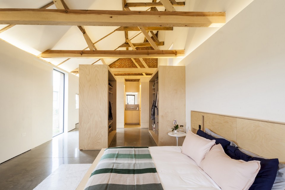 38-Church Hill Barn, Suffolk by David Nossiter Architects