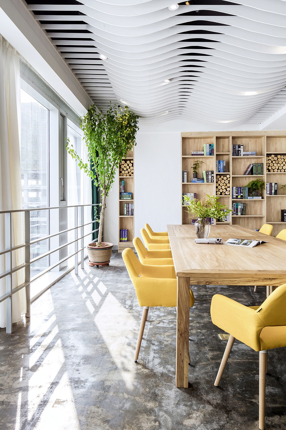4-ZhongDeHuaJian Office Space-The Supreme Virtue is Water by SCD Shuchuang Design