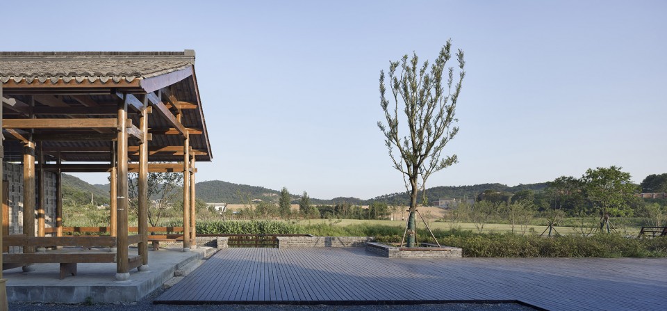4从村口广场看向建筑- A Rural Shop at Huashu Village, Nanjing, China by Atelier Zhouling