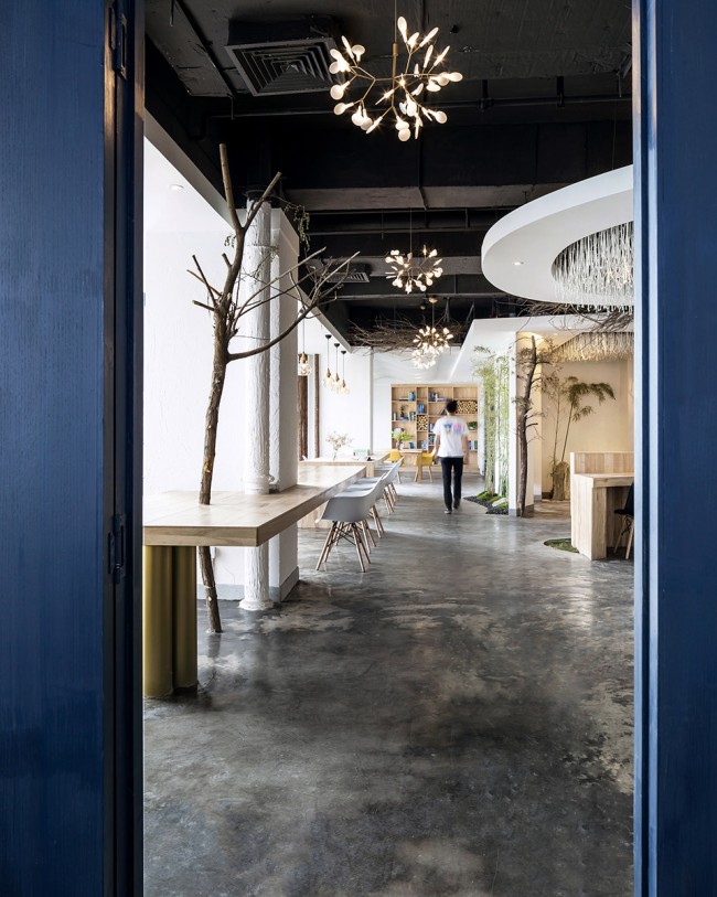 7-ZhongDeHuaJian Office Space-The Supreme Virtue is Water by SCD Shuchuang Design