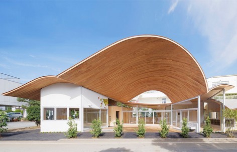 大屋顶下的托儿所 / Takashige Yamashita + Takashige Yamashita Office（TYO）