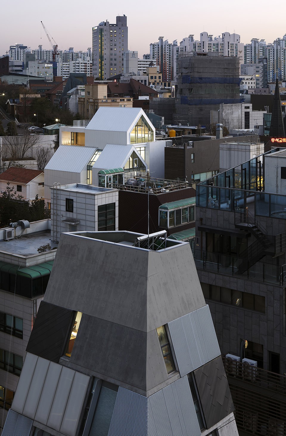 01 - Cheongdam, March Rabbit by Kim Dong-jin and L’EAU design