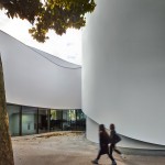 能阅读也能野餐聚会睡大觉的法国蒂翁维尔媒体图书馆 / Dominique Coulon & associés