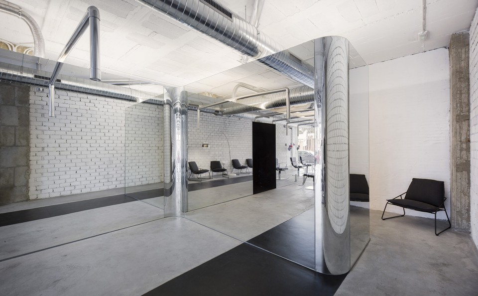 2-curved mirror5_if these walls_ SERRANO + BAQUERO